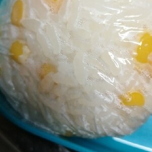 子供が喜ぶ(^^)簡単コーンの寿司飯おにぎり♪